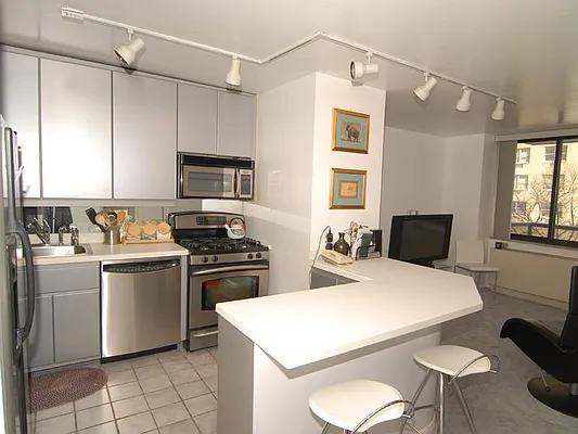 Sold by Sotheby's International Realty | media 16