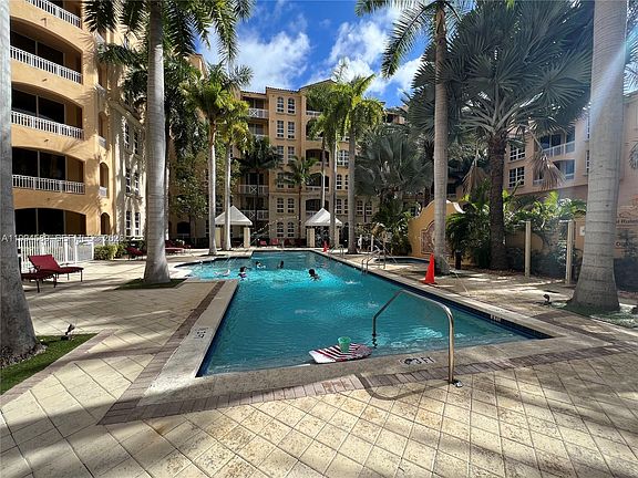 5th image of 3001 NE 185th St APT 122