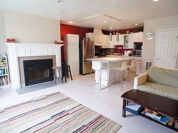 3rd image of 160 Quincy Shore Dr Unit 102