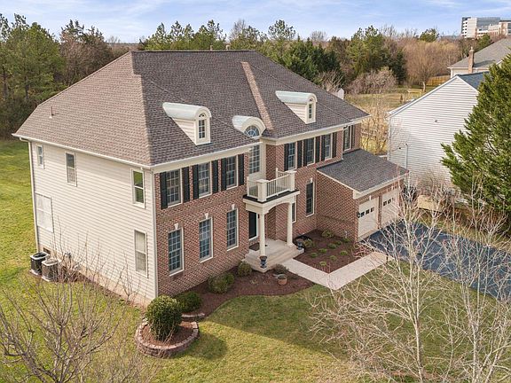 3rd image of 21954 Hyde Park Dr