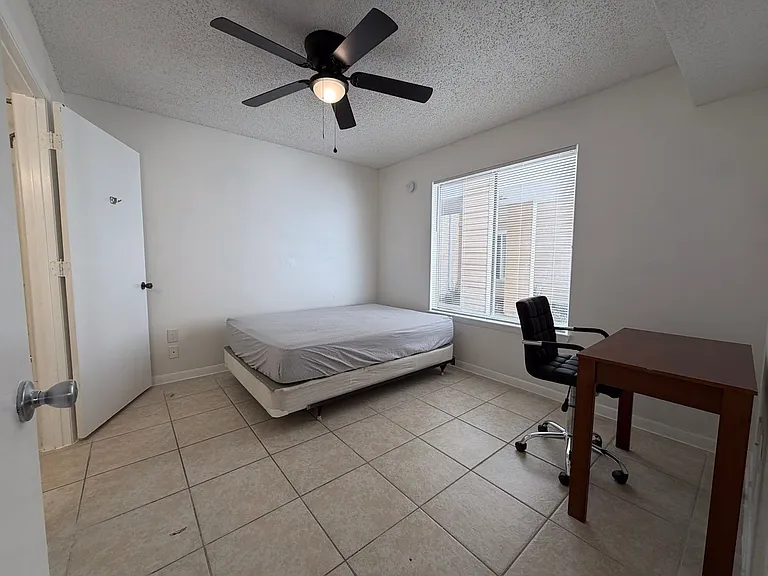 3921 SW 34th St #301 — Photo 13