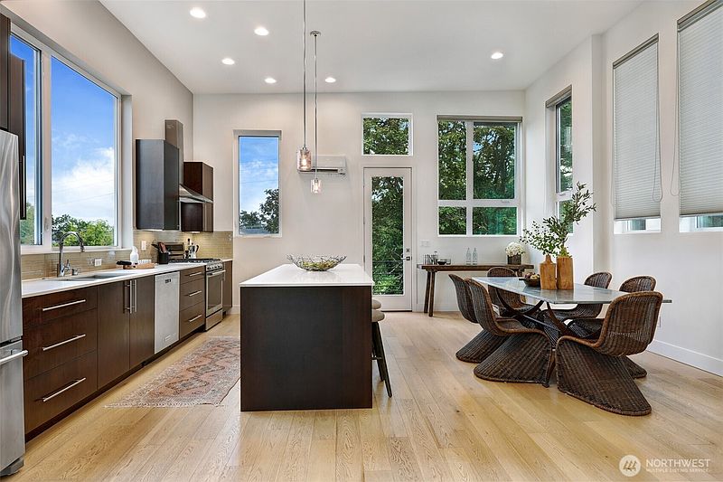 3rd image of 3022 4th Avenue W