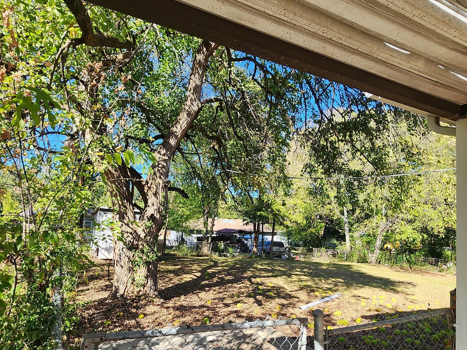 3 bed, 1250 sqft, $1,400 — Photo 2