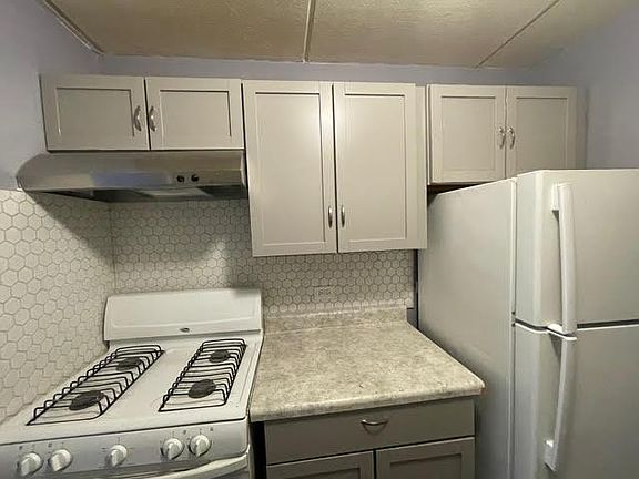 2nd image of 242 Shorewood Dr APT Gc