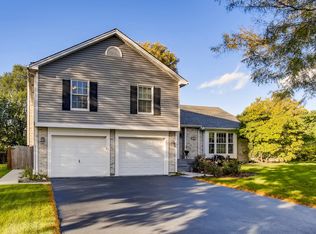 1221 Shoop Cir, Geneva, IL 60134