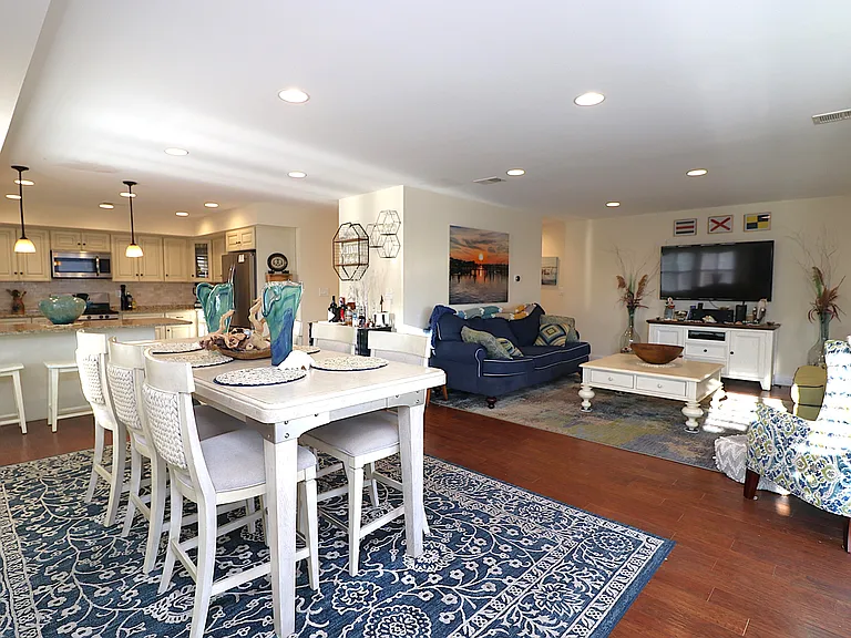 9505 Monmouth Ave #B — Photo 12