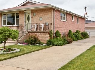 6606 W 92nd St, Oak Lawn, IL