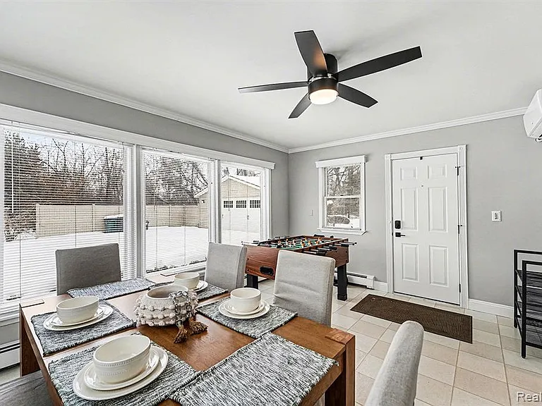 710 Hartland Dr — Photo 16
