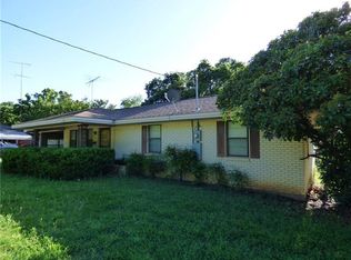 1003 Gary St, Bridgeport, TX 76426