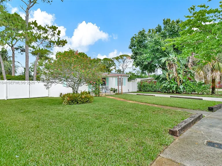 2217 SW 1st Ct — Photo 7