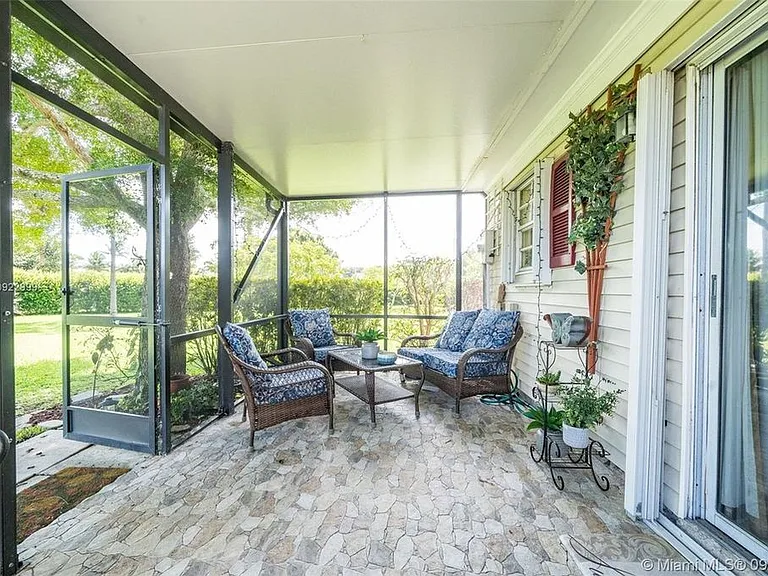 118 Georgian Park Dr #118 — Photo 7
