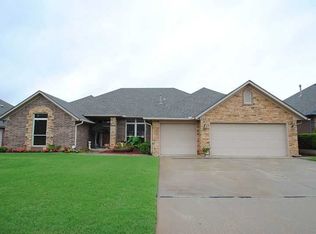 672 Crescent Cir, Midwest City, OK 73110