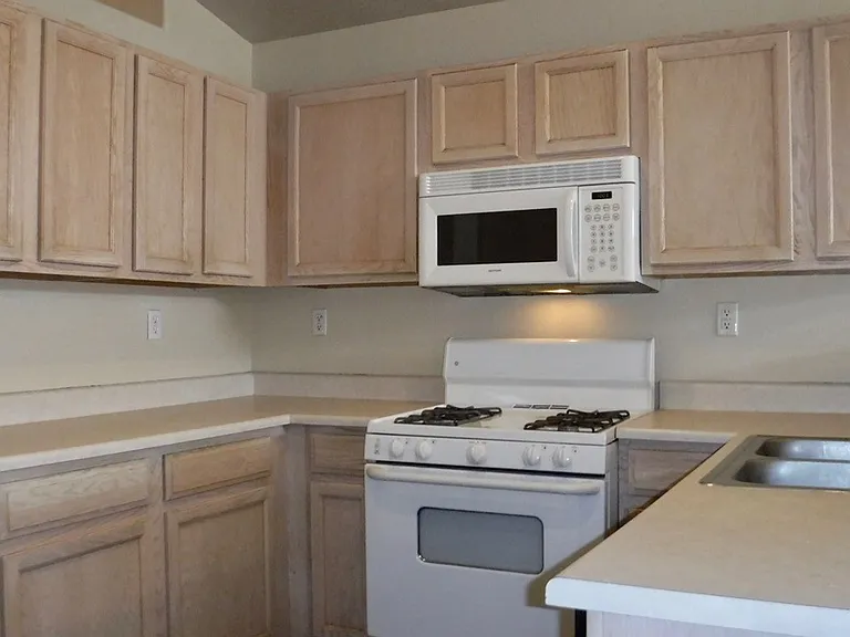 10648 Shooting Star St NW — Photo 5