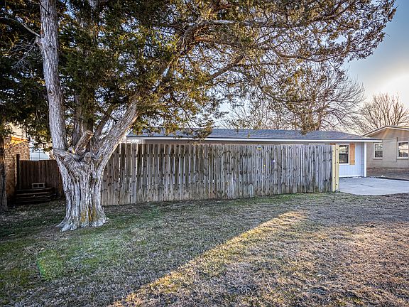 3rd image of 2612 NW Pollard Ave