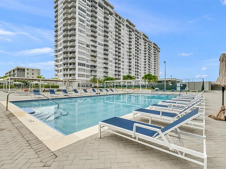 18071 Biscayne Blvd #901 — Photo 36