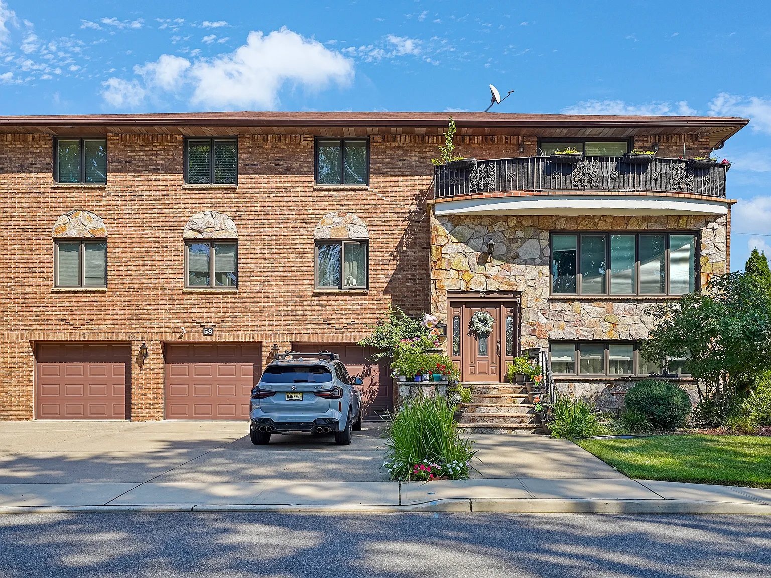 3 bed, 2000 sqft, $4,100 — Photo 1