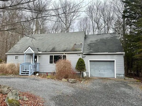 7251 Winnebago Dr, Pocono Lake, PA 18347