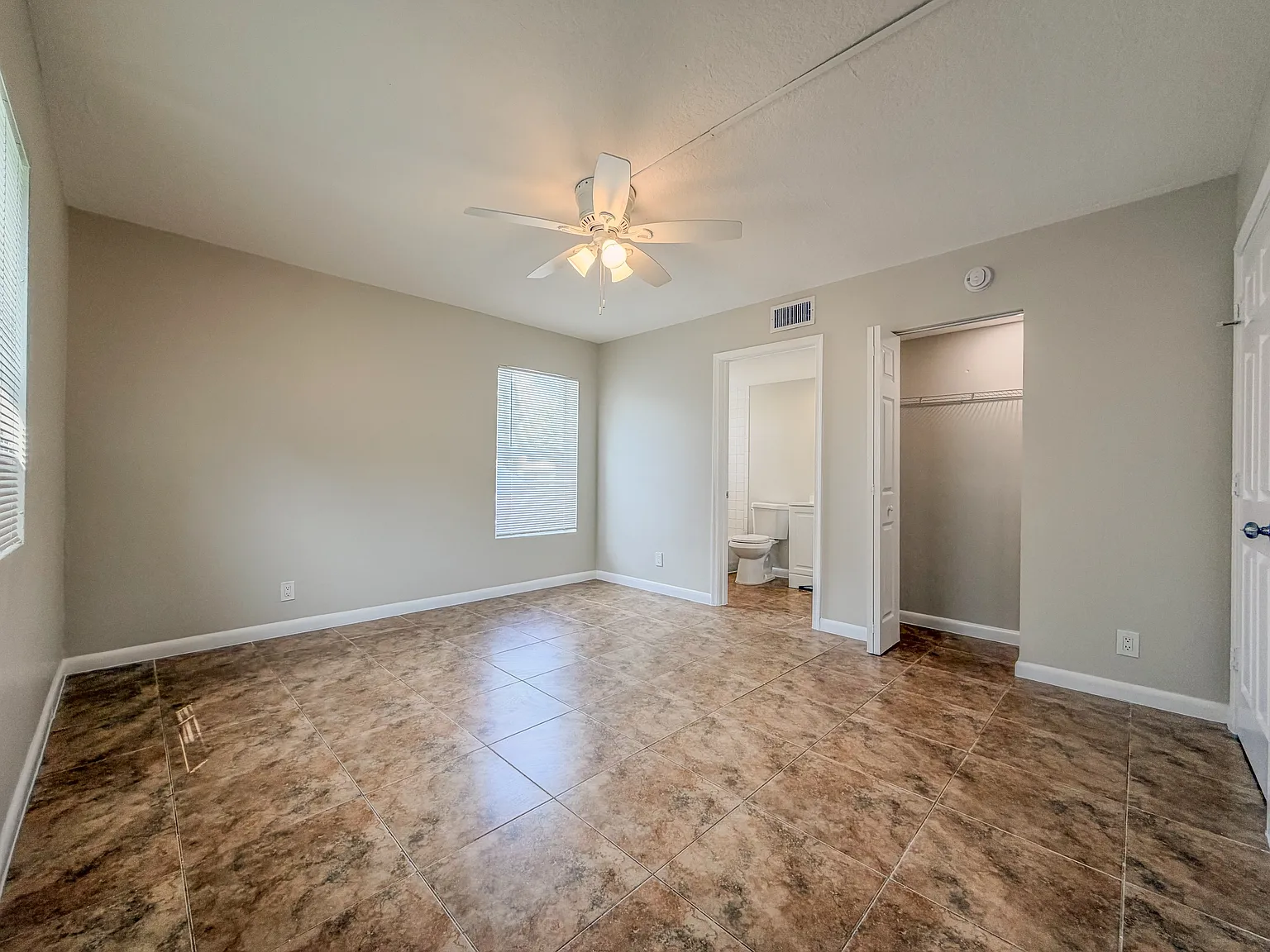 2107 SE 3rd St — Photo 1