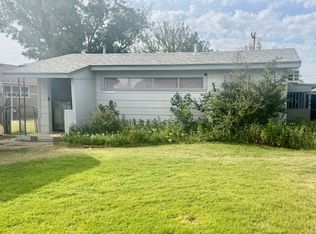 710 12th St #B, Shallowater, TX 79363