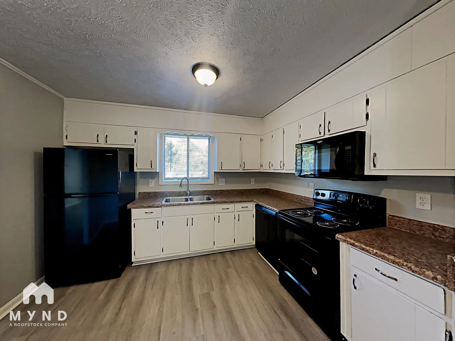 4 bed, 2.0 bath, 1242 sqft, $2,130 — Photo 3