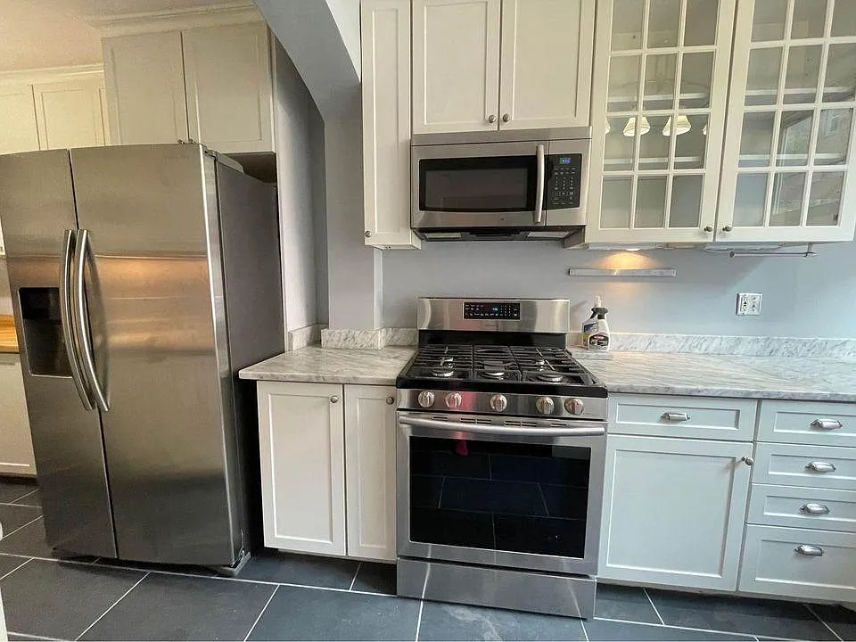 1422 Parkwood Pl NW — Photo 2