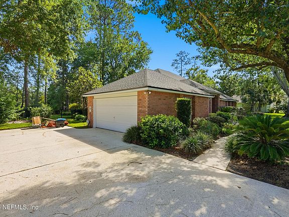 3rd image of 1972 WOODLAKE Drive
