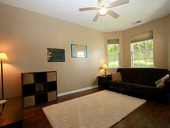 5th image of 200 Southlake Pl