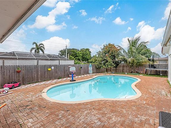 2nd image of 2040 NW 85th Avenue