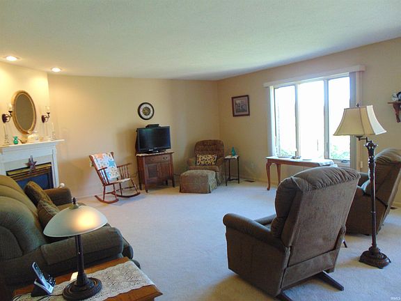 3rd image of 1701 S Patriot Dr