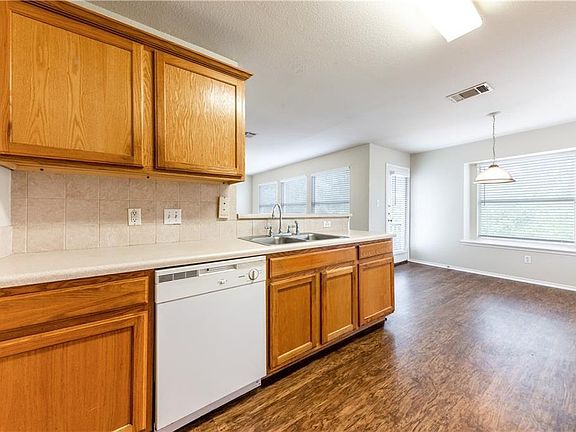 5th image of 1454 David Curry Dr