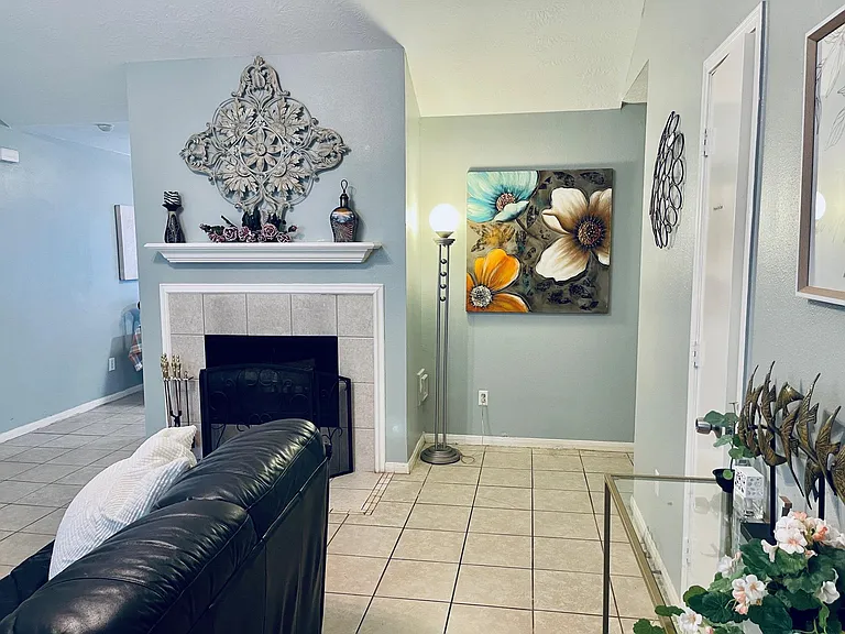 118 Willoughby Ct — Photo 4