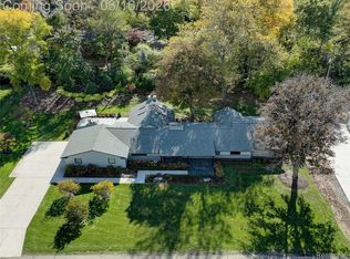 3885 Oakland Dr, Bloomfield Hills, MI 48301