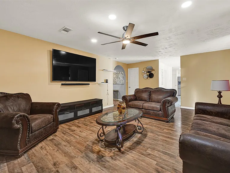 1111 Belaya Ln — Photo 9
