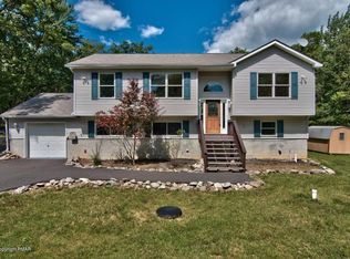 4913 Pine Ridge Dr W, Bushkill, PA 18324