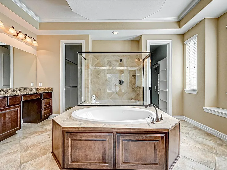 2914 Cotswold Ln — Photo 3