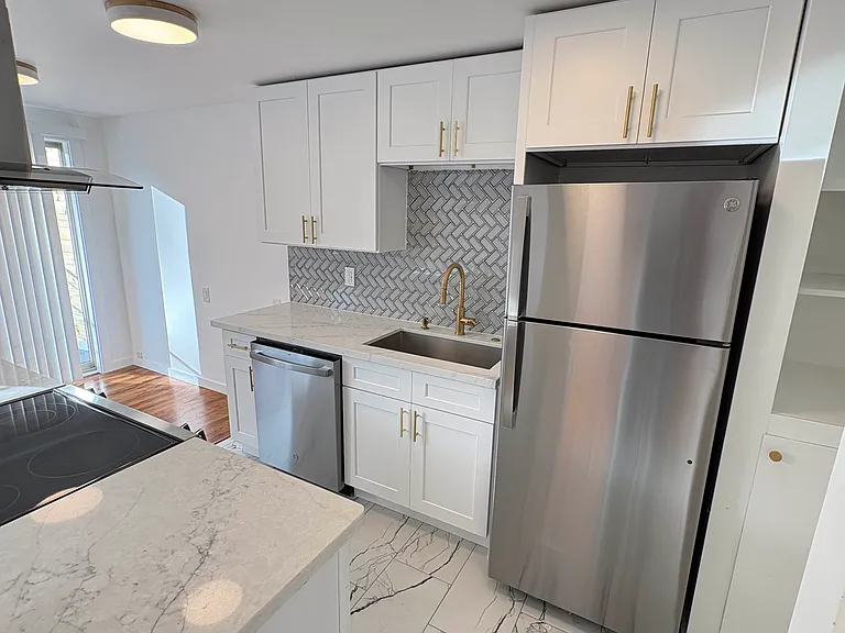 2345 Minor Ave E #14 — Photo 7