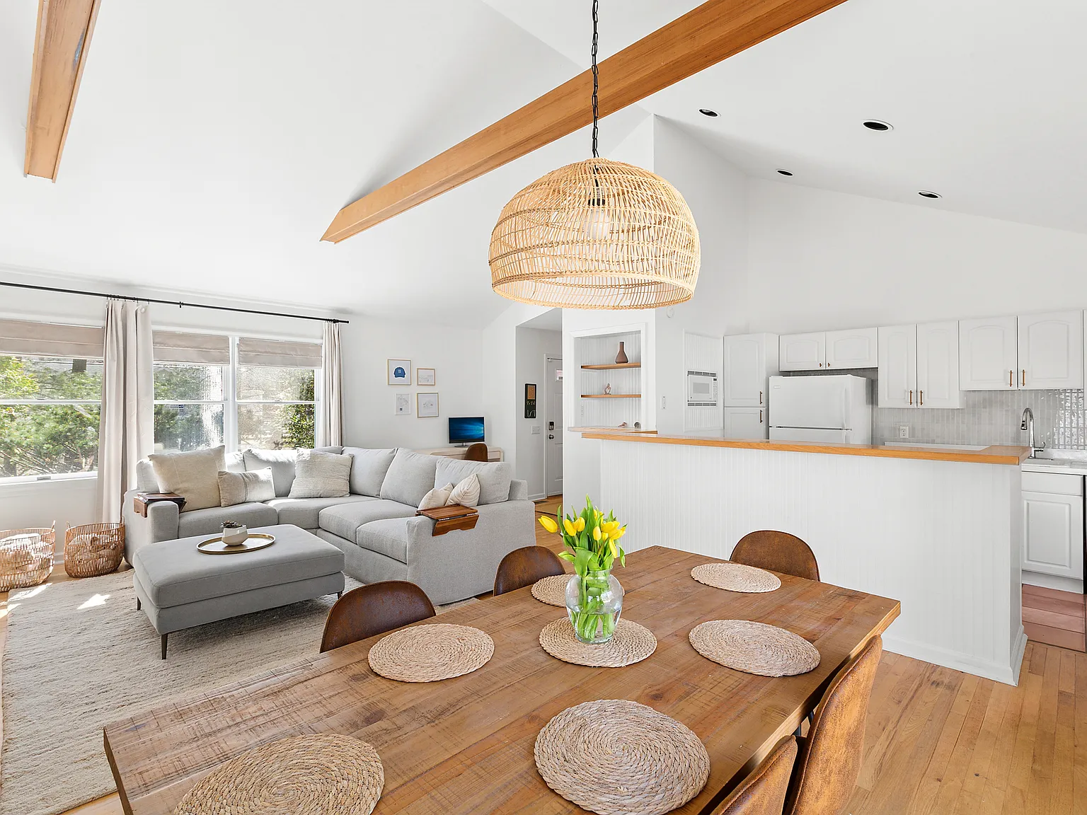 Wonderful East Hampton Home! — Photo 3