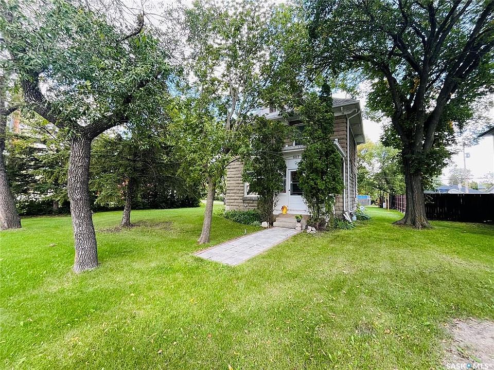 1st image of 807 Gordon STREET