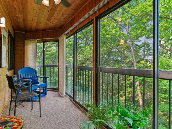 6085 Rowland Rd APT 207, Minnetonka, MN 55343