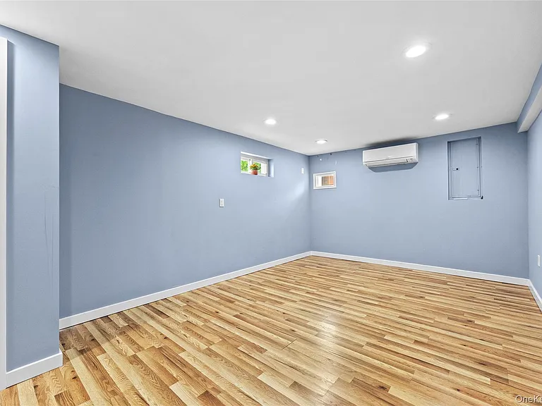 44 Bruce Ln — Photo 25