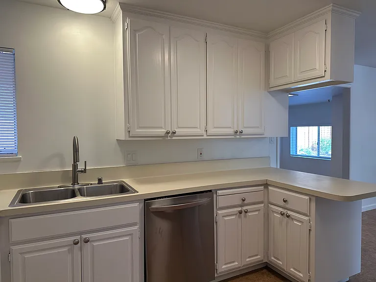 941 Kintyre Way — Photo 3