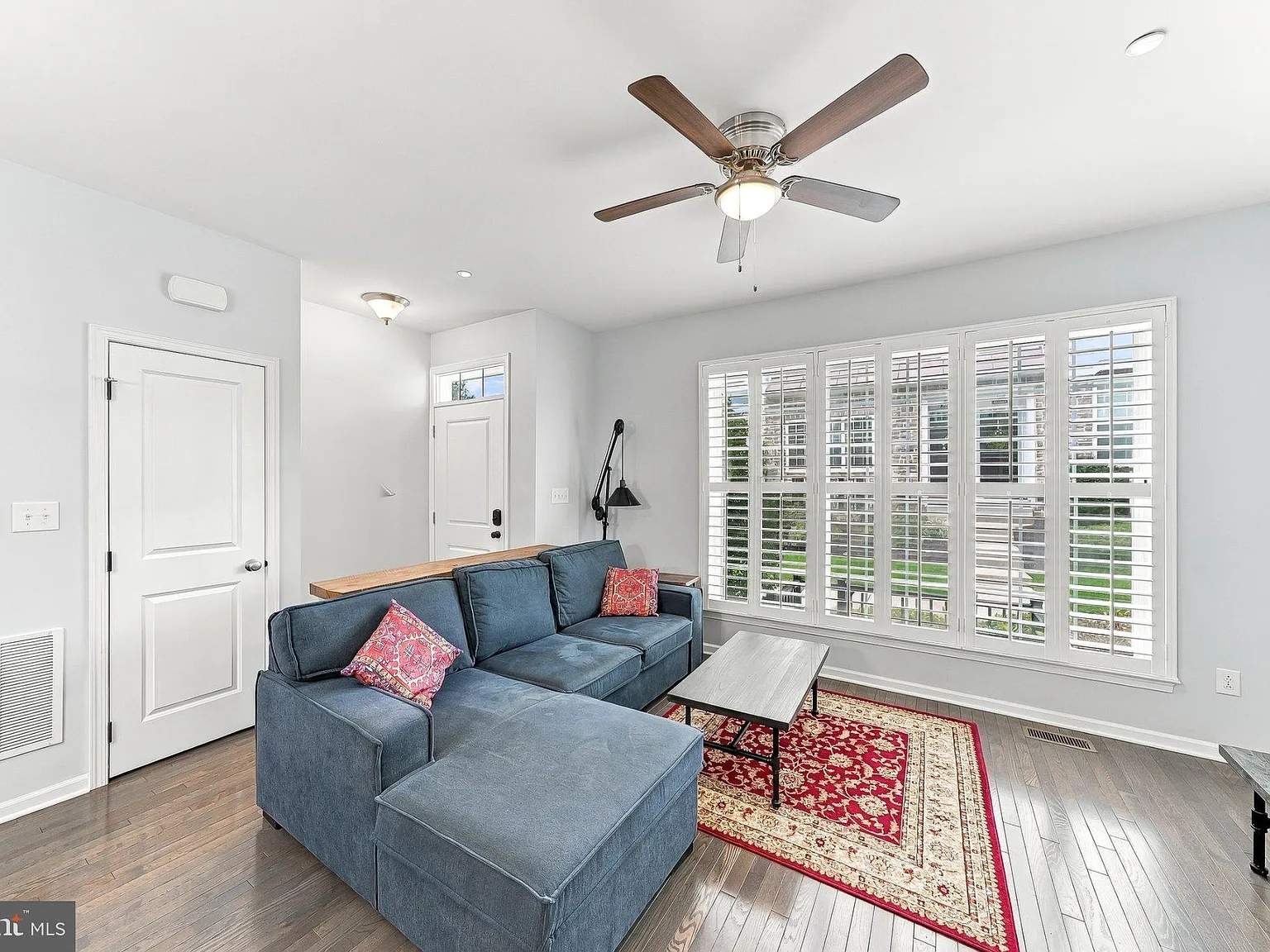3 bed, 2.5 bath, 1735 sqft, $3,650 — Photo 3