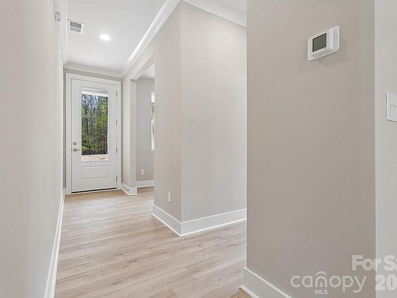 5th image of 305 Mainsail Rd
