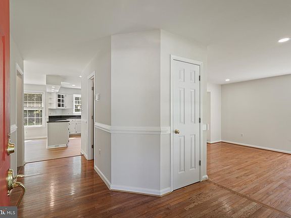 5th image of 11705 New Bond St