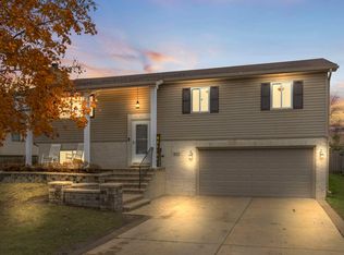 852 Napa St, Carol Stream, IL 60188