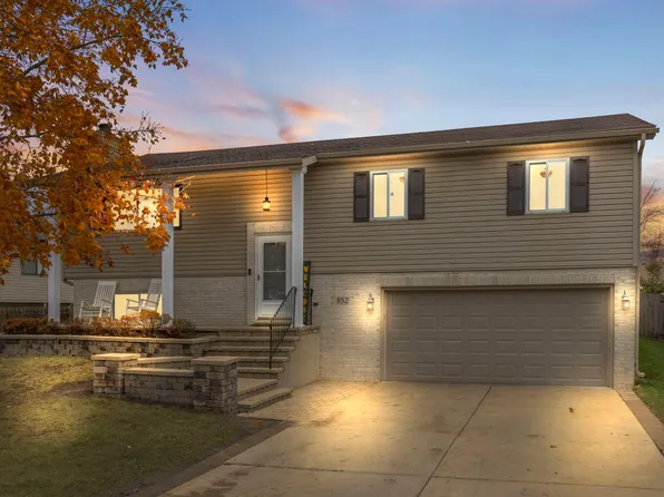 852 Napa St, Carol Stream, IL 60188