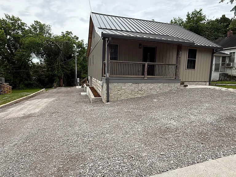 311 4th Ave N — Photo 1