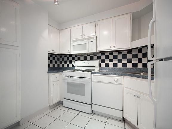 2nd image of 3200 N Lake Shore Dr APT 610