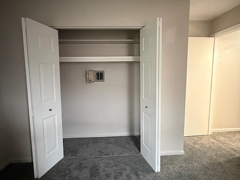 5544 Cresthaven Ln #C — Photo 12