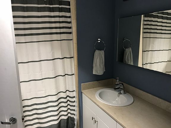 4th image of 8 E Randolph St Unit 2202